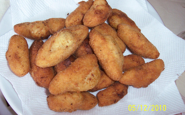 Croquetes de queijo e galinha
