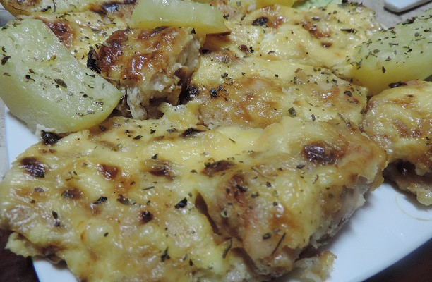 Frango assado com creme de cebola e maionese