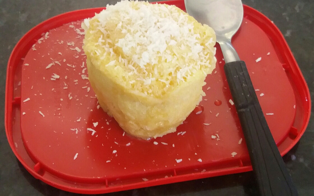 Bolo de caneca de coco
