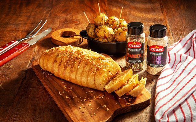 Batata bolinha ao vinagrete e pão de alho 