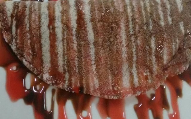 Tapioca de brigadeiro com morango