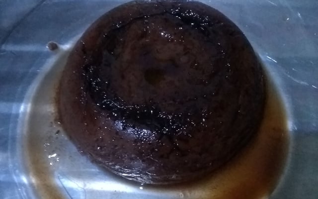 Pudim de caneca sem leite condensado (de leite e de chocolate)