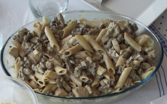 Penne com filé mignon