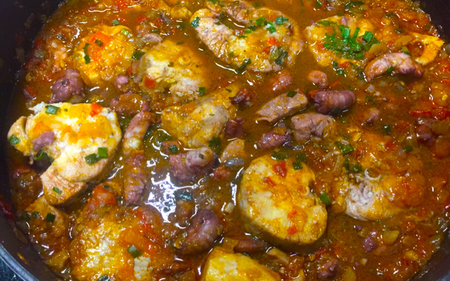 Moqueca ao molho de camarão ao vinho