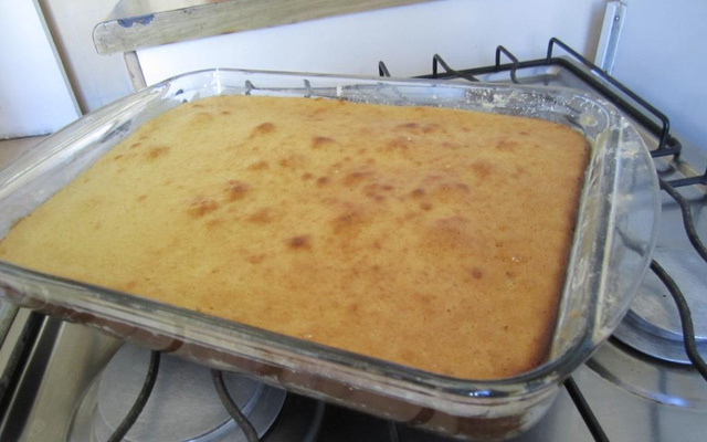 Bolo gelado de fubá cremoso