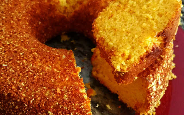 Bolo de milharina com leite condensado