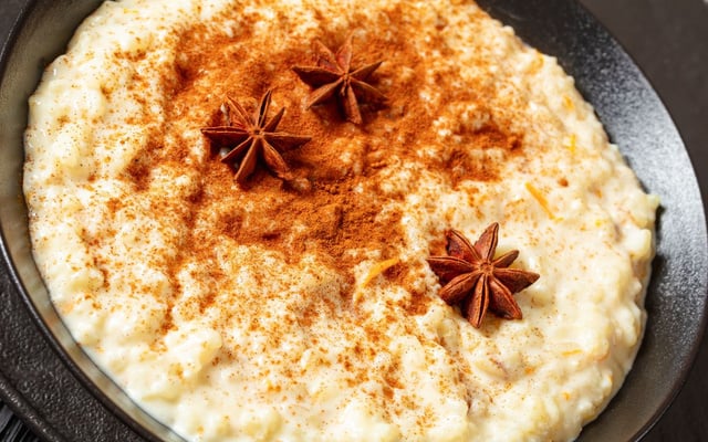 Arroz doce com leite em pó sem açúcar com canela e cravo