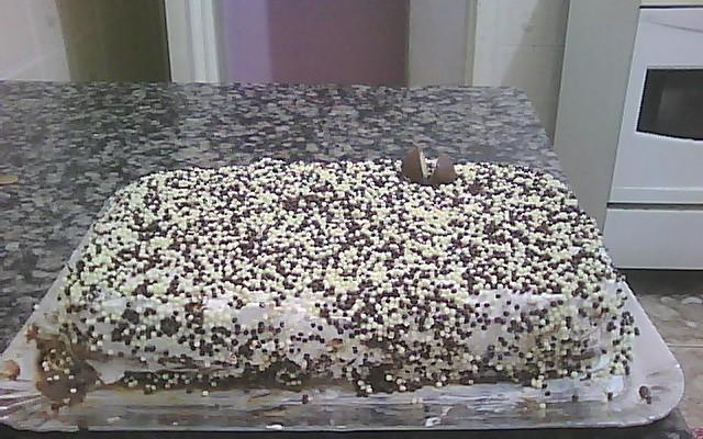 Bolo caseiro de chocolate branco trufado para festa