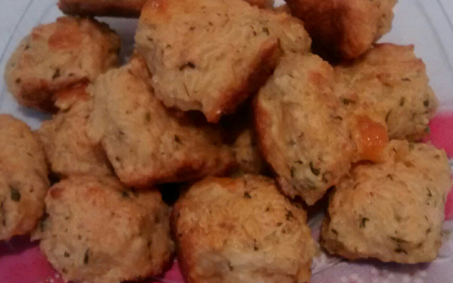 Bolinho de arroz assado e recheados com queijo