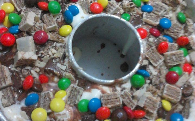 Torta de brigadeiro, sorvete e bis