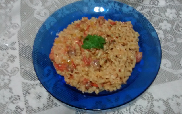 Talharim ao requeijão cremoso e calabresa