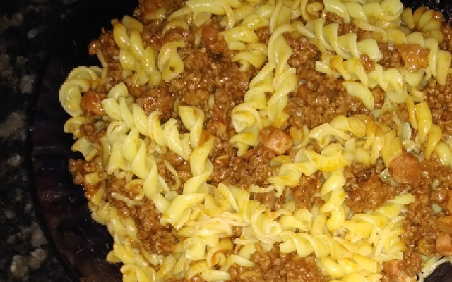 Macarrão com carne moída