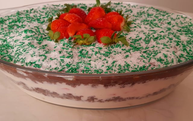 Bolo de pote (creme com abacaxi e com morango)