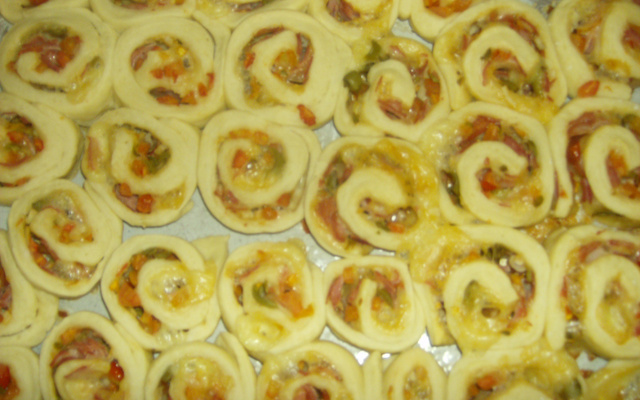 Caracóis de presunto e queijo