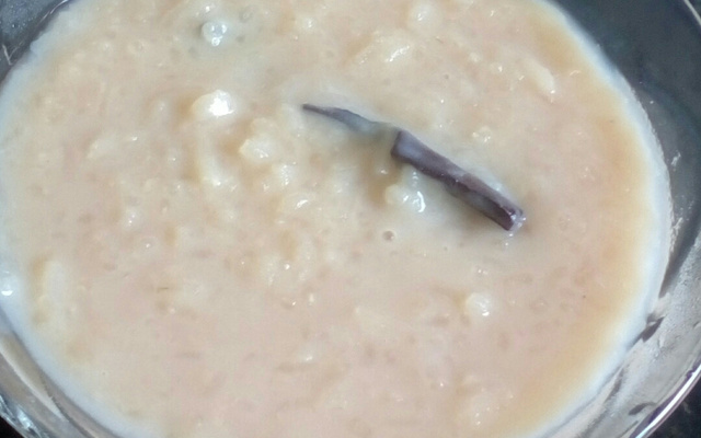 Arroz doce de açúcar queimado