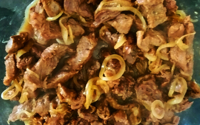 Iscas de filé acebolado