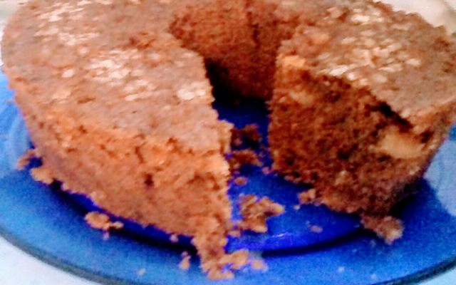 Bolo integral de frutas no micro-ondas