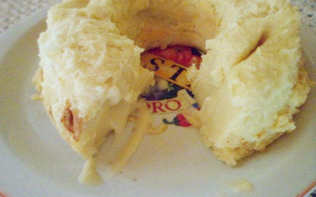 Bolo de leite com queijo da Tais
