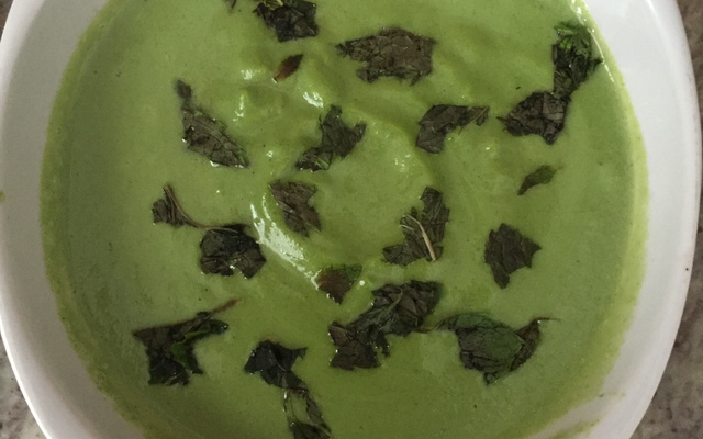 Creme de alho com hortelã