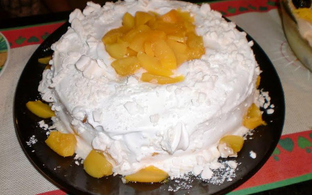 Torta gelada de pêssego com marshmallow da Rota do Charme