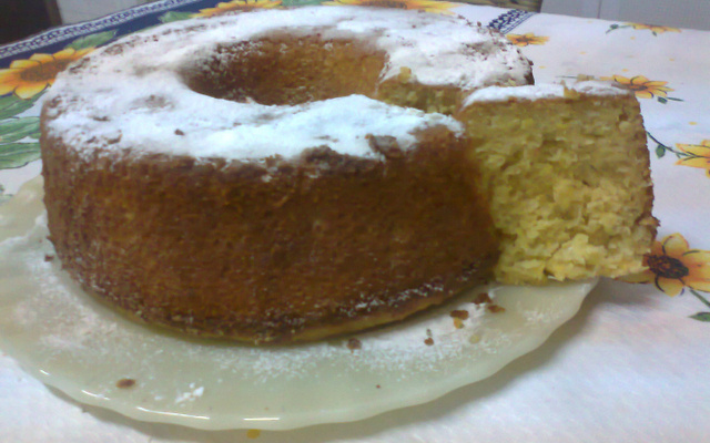 Bolo de milho com leite condensado e coco (super fácil)
