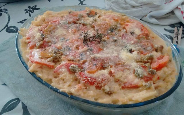 Espaguete com frango e molho caseiro