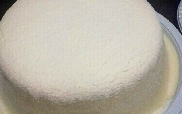 Bolo vulcão leite em pó com creme de avelã