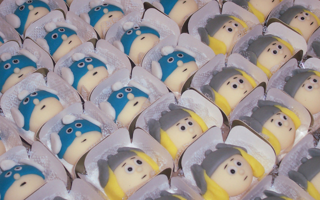 Docinhos modelados com leite ninho e leite condensado