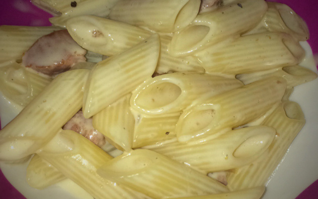 Macarrão ao molho branco