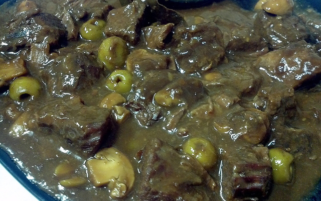 Carne na cerveja preta