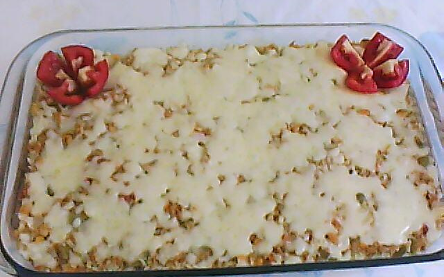 Arroz de forno com atum e legumes