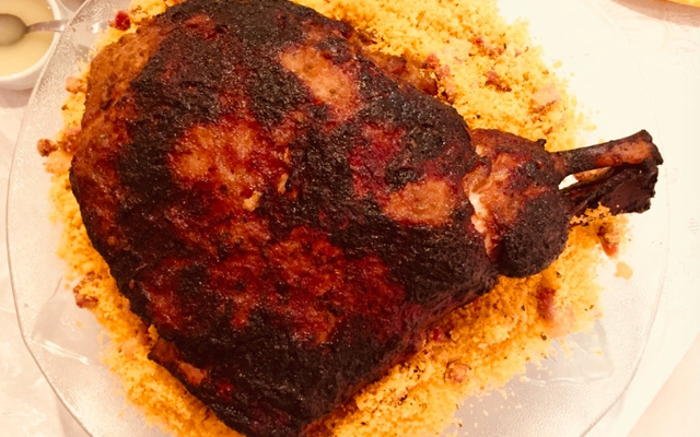 Pernil suíno semi-desossado na cerveja