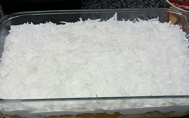 Pavê de abacaxi com marshmallow e coco fresco