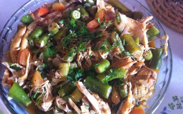 Frango com quiabo prático e delicioso