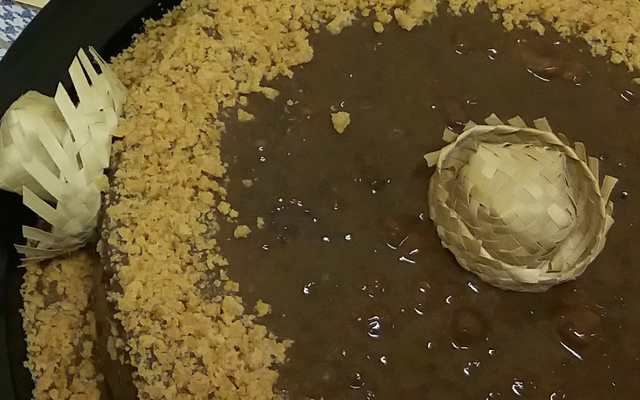 Bolo de Fubá com brigadeiro e paçoca