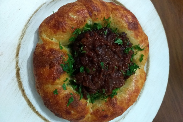 Coroa de camembert com linguiça