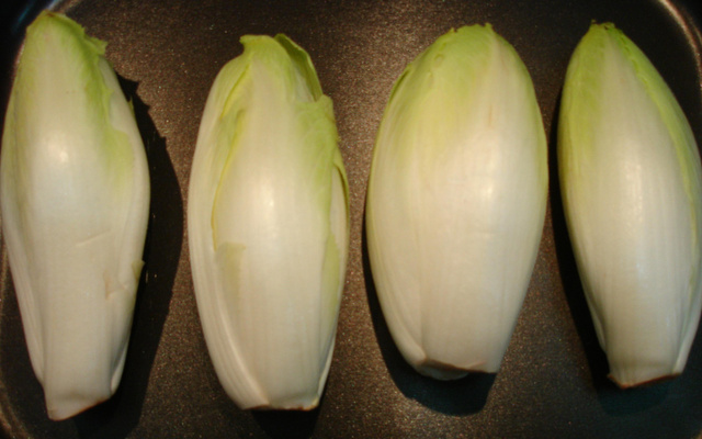 Barcas de endívias a rolê