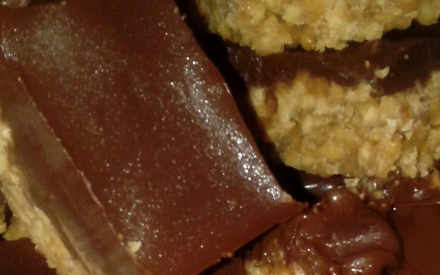 Pé de moleque de leite condensado