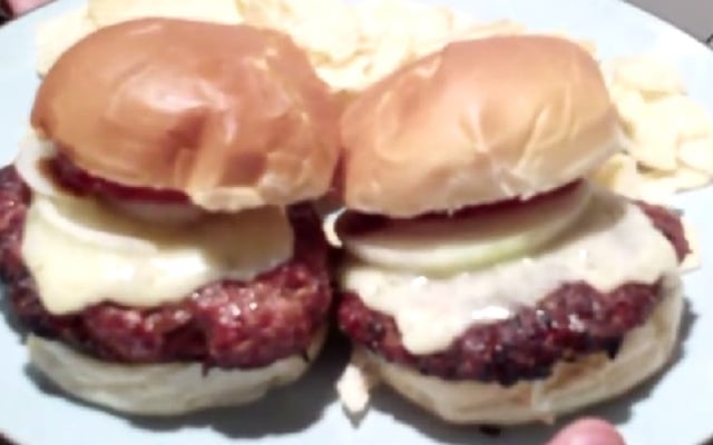 Hambúrguer de linguiça gourmet