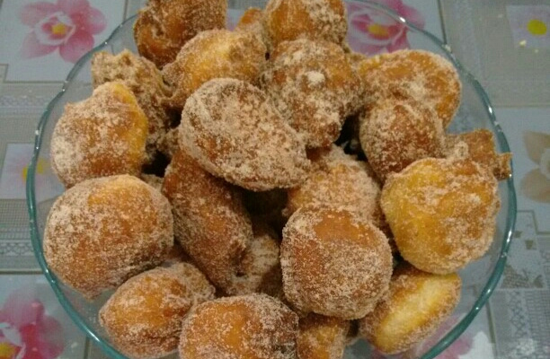 Bolinho de chuva crocante e macio