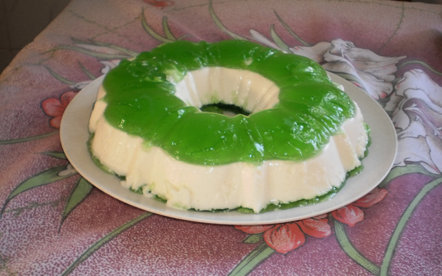 Pudim de gelatina de limão