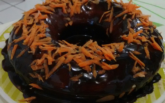 Bolo de cenoura sem ovos e com leite de soja