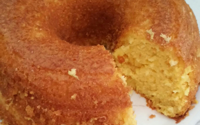 Bolo de milho de lata no liquidificador