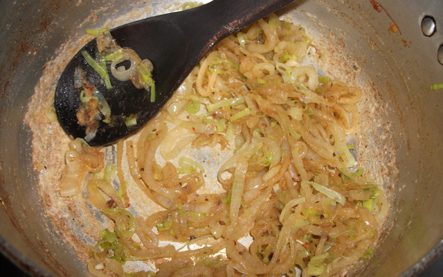 Sopa de cebola com alho poró