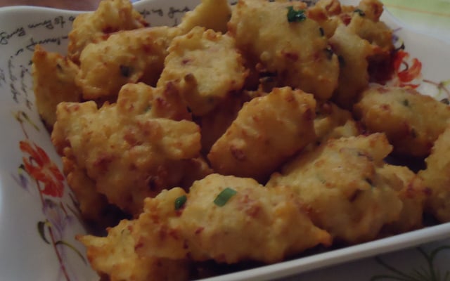 Bolinho de arroz com calabresa