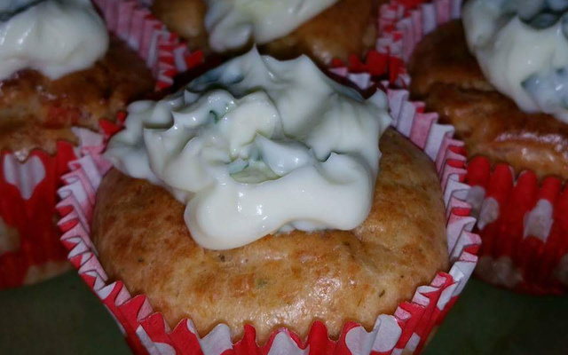 Cupcake salgado de peito de peru e queijo