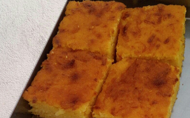 Bolo de fubá com coco