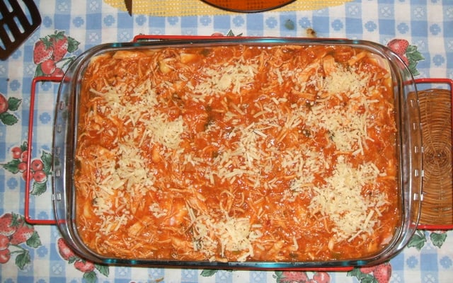 Lasanha ao molho de frango e catupiry