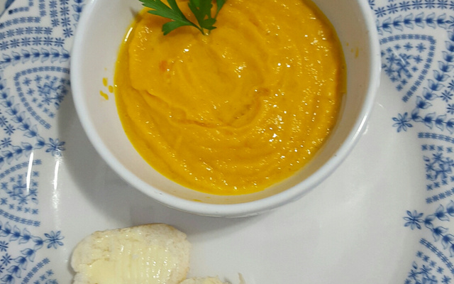 Creme de cenouras com gengibre