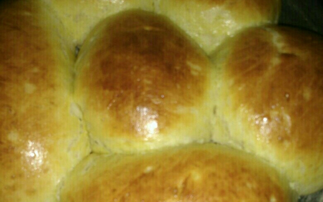 Pão de batata recheado com mortadela